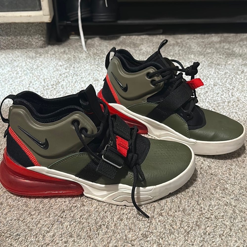 nike airforce 270 used great condition. Boys 5.5 woman’s 7